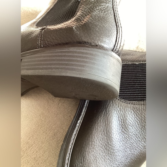 Clarks Classic Black Leather Ladies Boots - Picture 13 of 16